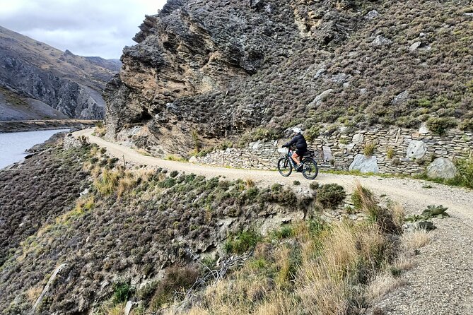 From Wanaka Bike the Lake Dunstan Trail with Shuttle Return - Riding the 42km route from Cromwell to Clyde