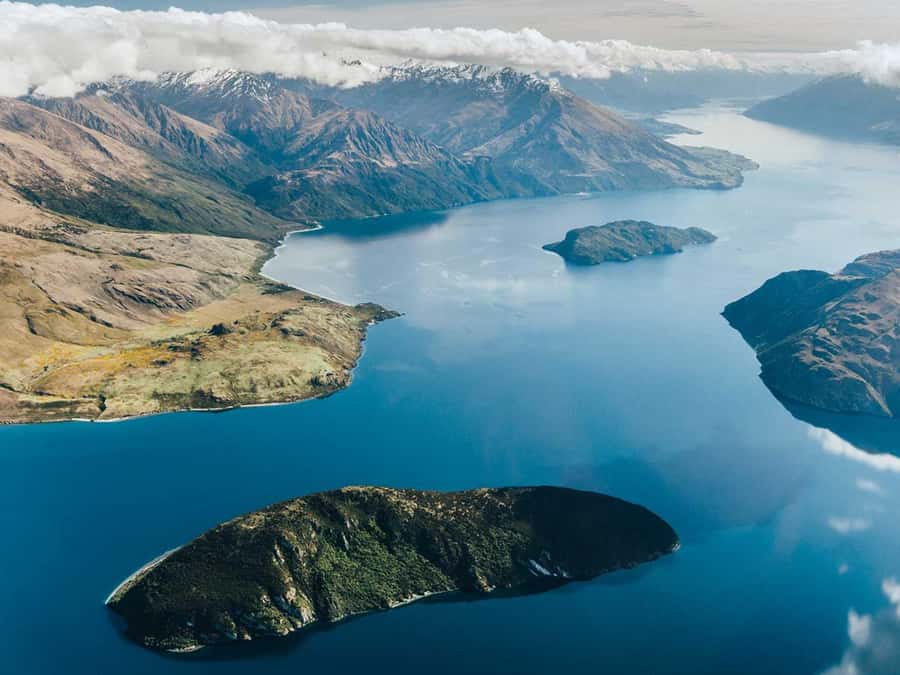 From Wanaka: Milford Sound Flight with Landing & Glaciers - The return route past Lake Wakatipu