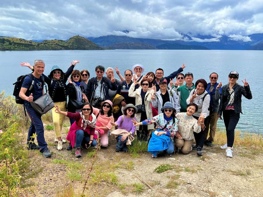 From Wanaka: Ruby Island 1-Hour Cruise and Photo Walk - Plants, mountain views, and photo stops