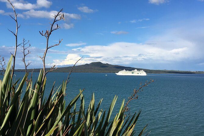 Full-Day Grand Auckland Volcanoes Tour - Mount Eden delivers the classic Auckland view