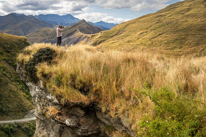 Full Day Queenstown & Southern Lakes Private Photography Tour - Choosing east: Arrowtown, vineyards, and Kawarau Gorge