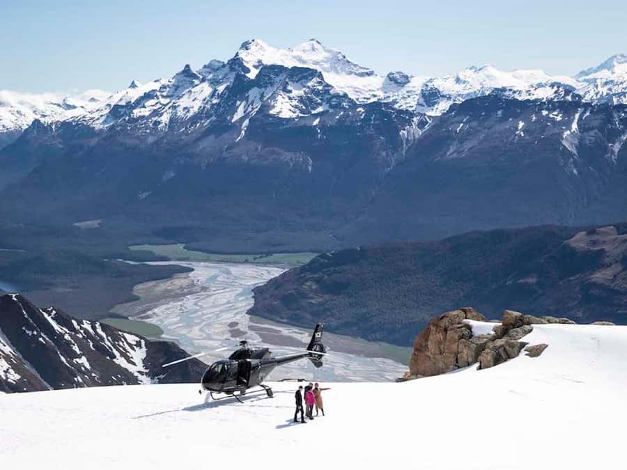 Glenorchy: 25-30 Minute Snow Landing Helicopter Experience - What the shared seating setup means