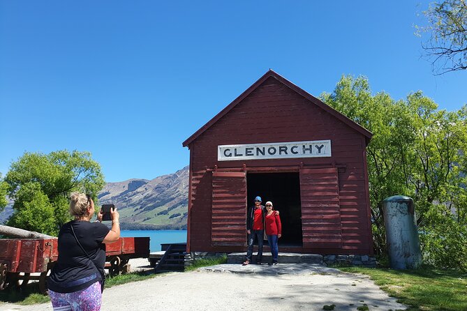 Glenorchy Island Safari departing Queenstown - Returning along the wild shoreline