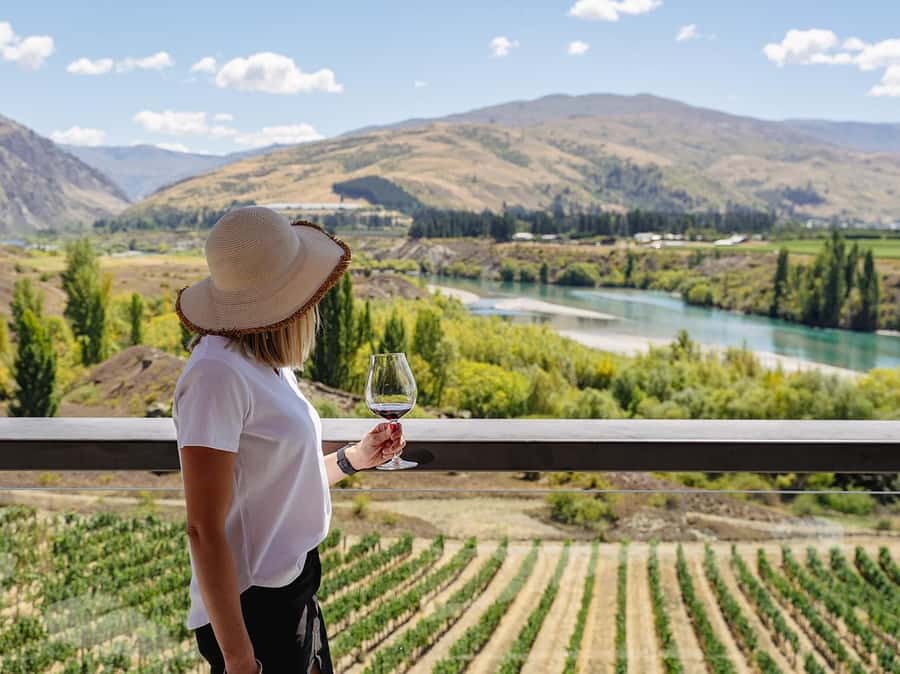 Gourmet Food and Wine Tour with Lunch and Wine Tastings - Pickup in Queenstown and the road east