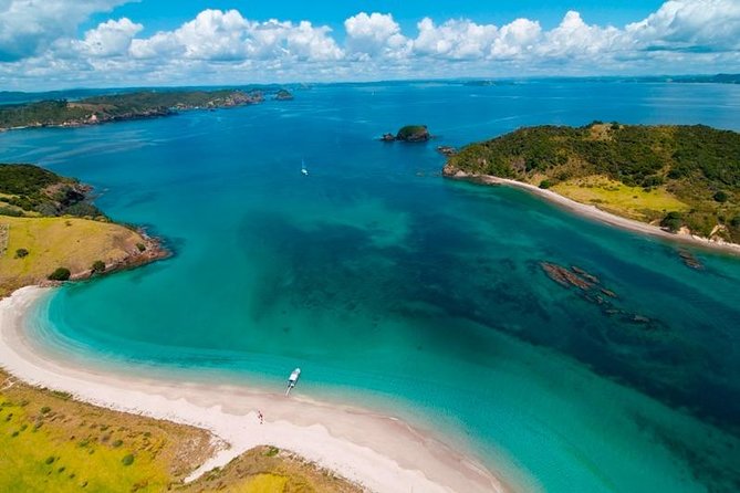 Group tour to Bay of Islands return from Auckland - Hole in the Rock and the open Pacific