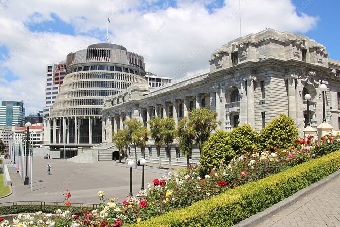 Guided Small Group Walking Tour in Wellington - Premier House and the Wellington fault line