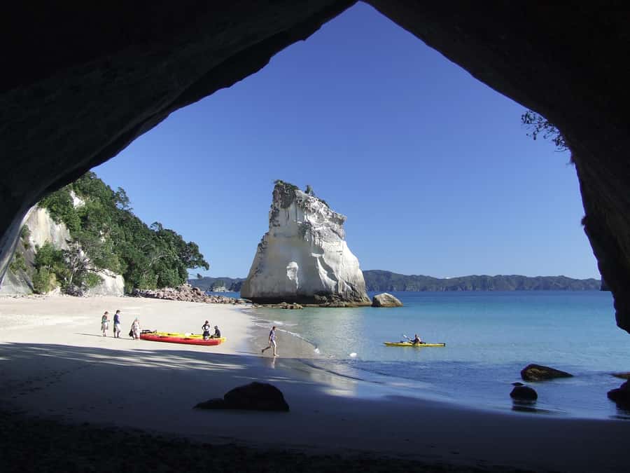 Hahei: Cathedral Cove Kayak Tour - Refreshments included - Why the water route to Cathedral Cove works so well