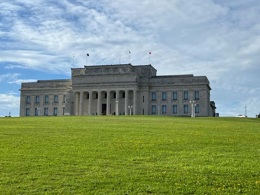 Half-Day Auckland City Highlights Tour with Hotel Pickup - Michael Savage Memorial Garden and Hauraki Gulf views