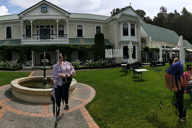 Half Day Sightseeing and Taste Tour - Arataki Honey and the working beehives