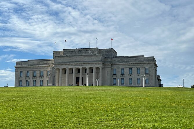 Half-Day Tour: AUCKLAND CITY Highlights with Hotel Pickup - Auckland Museum and the Auckland Domain