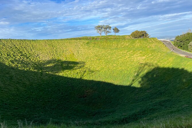 Half-Day Tour: AUCKLAND CITY Highlights with Hotel Pickup - Mount Eden and the volcanic view
