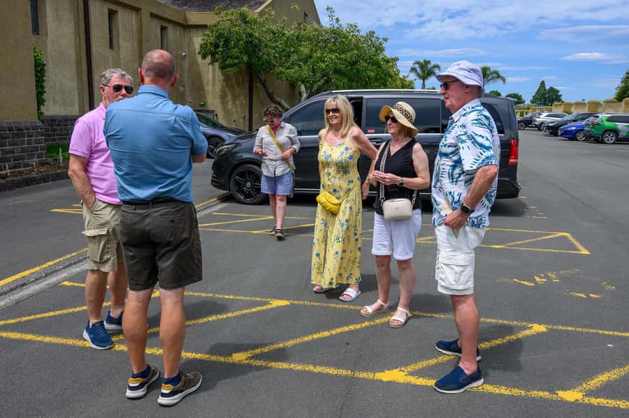 Hawkes Bay: Half-Day Wine Tour with Tastings and Cheeseboard - Pickup in Napier and the start of the day