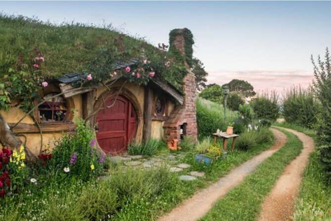Hobbiton and Waitomo Caves Arrive in Comfort and Style - Entering the Waitomo Glowworm Caves
