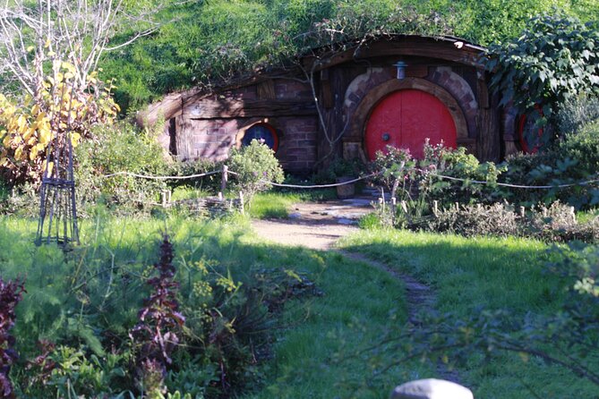 Hobbiton and Waitomo Caves from Auckland - Smaller Group - The Green Dragon drink and buffet lunch