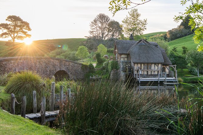 Hobbiton Movie Set Banquet Experience Private Tour From Auckland - Hobbit Holes, the Mill, and the Green Dragon Inn