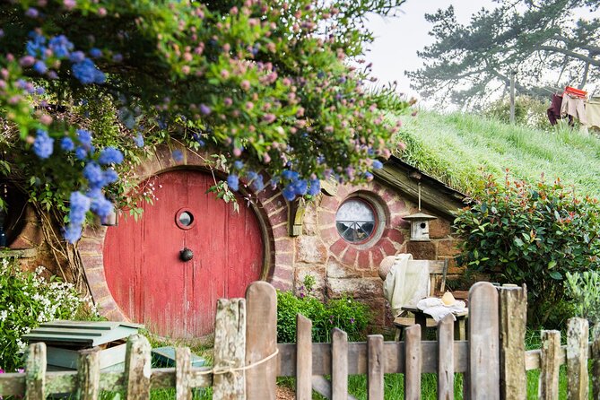 Hobbiton Movie Set Experience: Private Tour From Auckland - A coffee break at Robert Harris