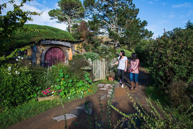 Hobbiton Movie Set Group Tour Early Access (Avoid the crowds!) - Leaving Auckland at 6:00 am