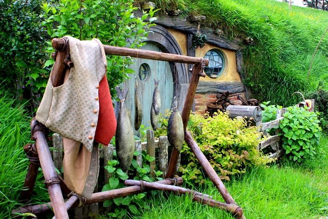 Hobbiton Movie Set Group Tour Early Access (Avoid the crowds!) - What the €169.82 price covers