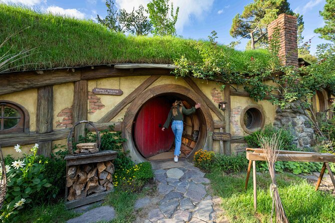 Hobbiton Movie Set Small Group Day Tour from Auckland - Why the Auckland to Hobbiton trip works so well