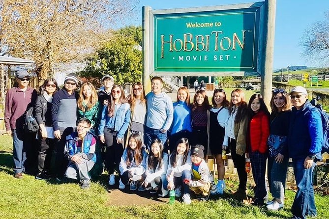 Hobbiton Movie Set Small Group Fully Guided Day Tour from Auckland - Taking photos without losing the experience