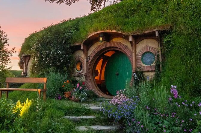 Hobbiton Movie Set Small Group Private Transfer from Auckland - Leaving Auckland in a private car