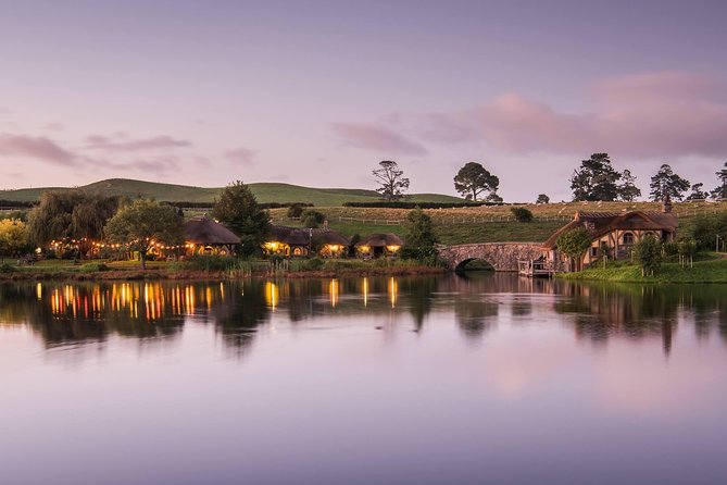 Hobbiton movie set tour and a lot more beautiful NZ sights - Guides, group size, and the ride between stops