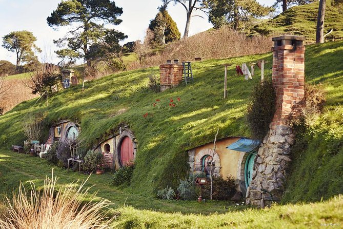 Hobbiton Movie Set tour & Glowworm Cave day tour - Why this combination works