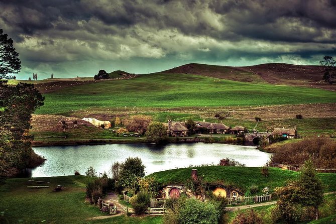 Hobbiton Movie Set tour & Glowworm Cave day tour - What the private format adds