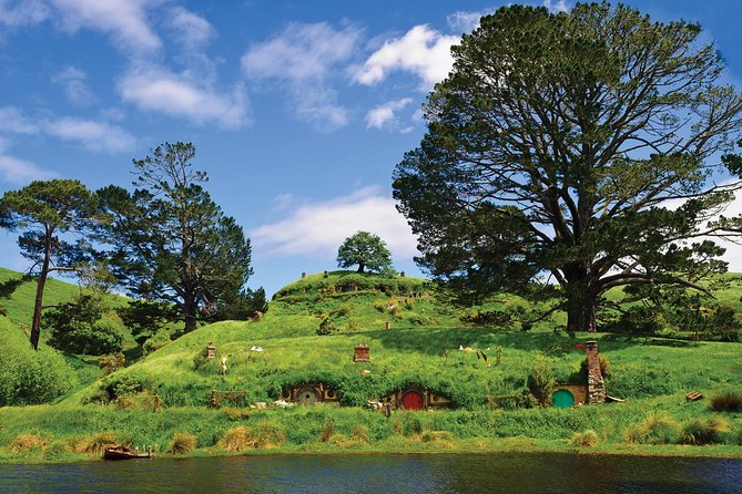 Hobbiton Movie Set Tour with lunch from Auckland - The Green Dragon Inn and the included drink