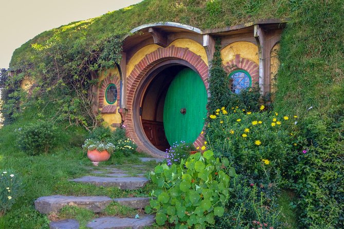 Hobbiton Movie Set Tour with lunch from Auckland - Finding the 7:15 am pickup in Auckland