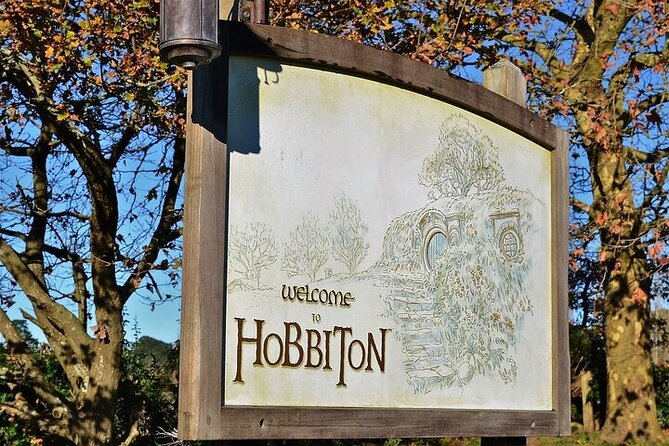 Hobbiton Movie Set & Waitomo Glow Worm Caves Private Tour - A drink at The Green Dragon Inn