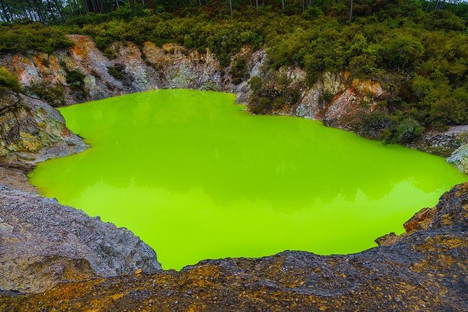 Hobbiton & Rotorua including Wai-O-Tapu - Small Group Tour from Auckland - What to pack for this 13-hour outing