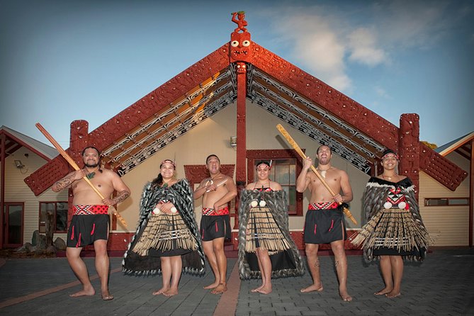 Hobbiton & Rotorua Living Māori Village Private Tour Ex-Auckland - Weather, clothing, and walking demands