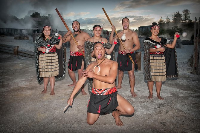 Hobbiton & Rotorua Living Māori Village Private Tour Ex-Auckland - Whakarewarewa: geothermal life, not just a scenic stop