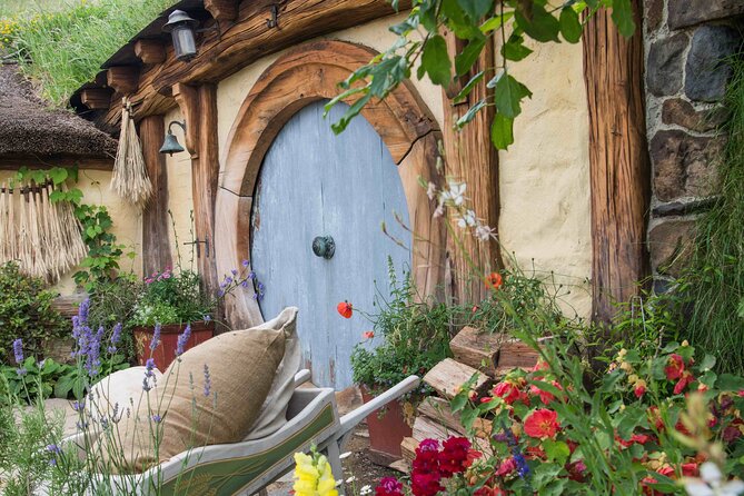 Hobbiton & Rotorua Māori Village with Lunch from Auckland - The road to Hobbiton