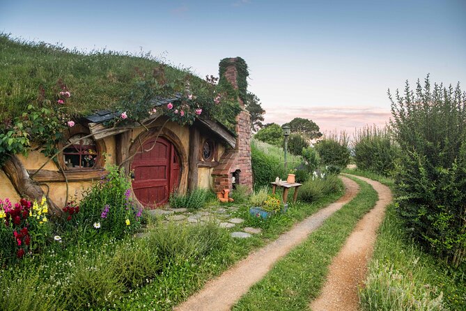 Hobbiton & Rotorua Māori Village with Lunch from Auckland - A brief look around Rotorua