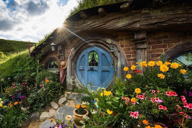 Hobbiton & Rotorua Small Group Day Tour inc Te Puia from Auckland - Hobbiton Movie Set: a polished walk through the Shire