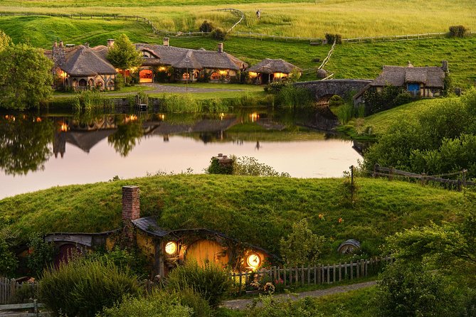 Hobbiton & Waitomo Caves Exclusive Luxury Day Tour From Auckland - From Auckland to Kaihere Lookout at 7:00 am