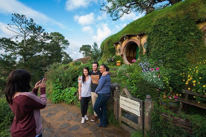 Hobbiton & Waitomo Caves Small Group Tour from Auckland inc Lunch - A short pause at Lake Karapiro
