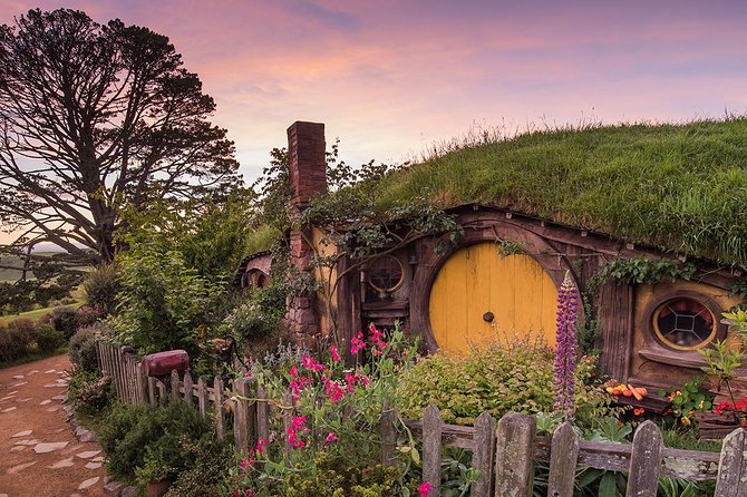 Hobbiton & Waitomo Caves Small-Group Tour W Lunch from Auckland - At a glance