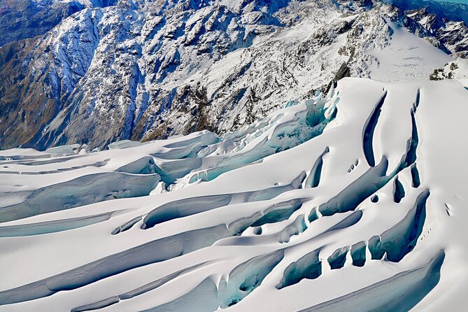 Hokitika Fly SIX Glaciers Heli Tour - The five-person flight keeps things personal