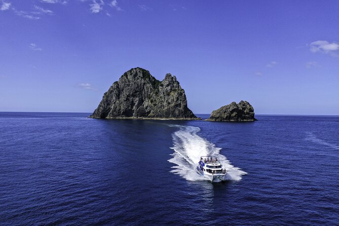 Hole in the Rock Scenic Cruise including Dolphins and Island stop - Cruising through the 144 islands of Ipipiri