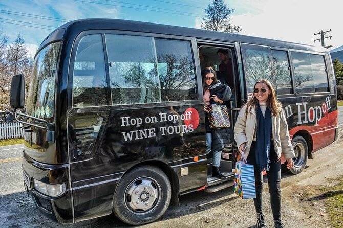 Hop on Hop off Wine Tours Marlborough - Lunch among the vines and the first serious tastings