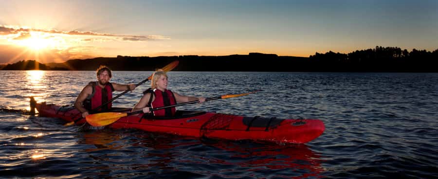 Hot Pools Kayak & Evening Barbecue - Crossing Lake Rotoiti by double kayak