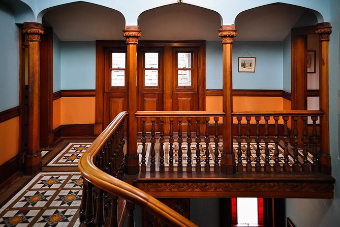 Iconic Shore Excursion: Iconic Larnach Castle Tour - What the guides add to a family-run outing