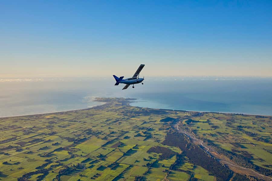 Kaikoura: Extended Flight Whale Watching & Mountain Tour - Flying Over the Kaikōura Peninsula and Farmlands