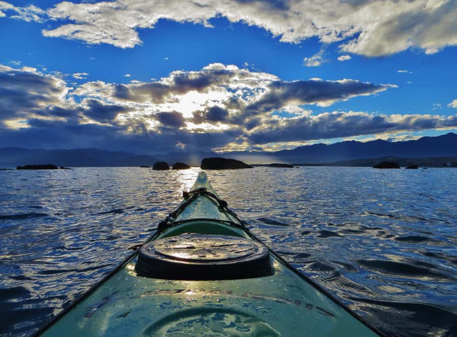 Kaikoura: Sunset Evening Kayaking Tour - Sunset and the Seaward Kaikoura Mountains