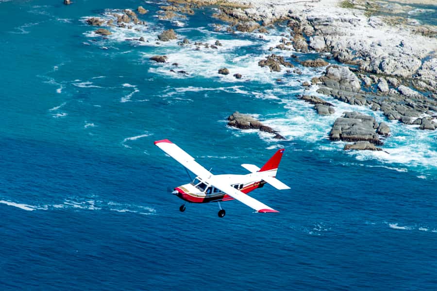 Kaikoura: Whale Watching Flight with Commentary - The Return Over Mountains, Reefs, and Coast