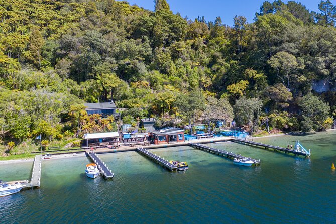 Katoa Jet Boat & Lake Rotoiti Hot Pools - The one-hour balance between heat and lake water