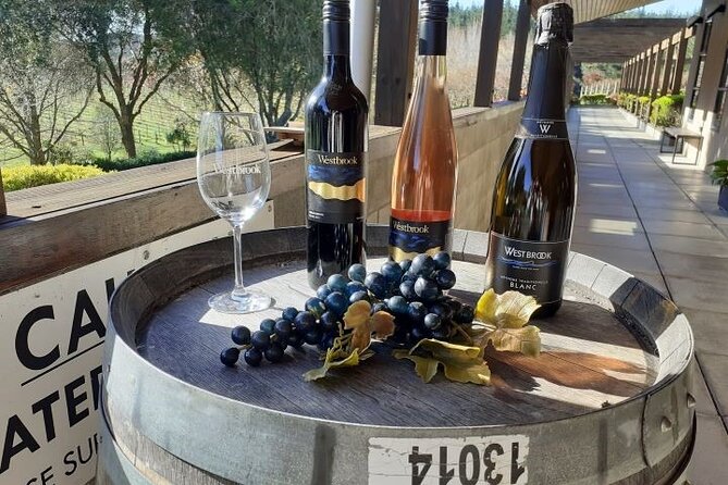 Kumeu Winery Boutique Tour with Gourmet Lunch from Auckland - Key points at a glance